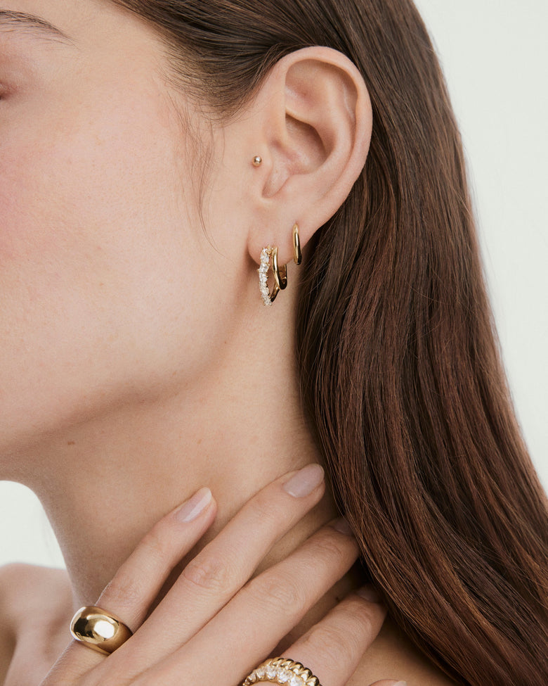 قرط حلقي مزدوج مرصع بياقوت مُصنّع مخبريًا