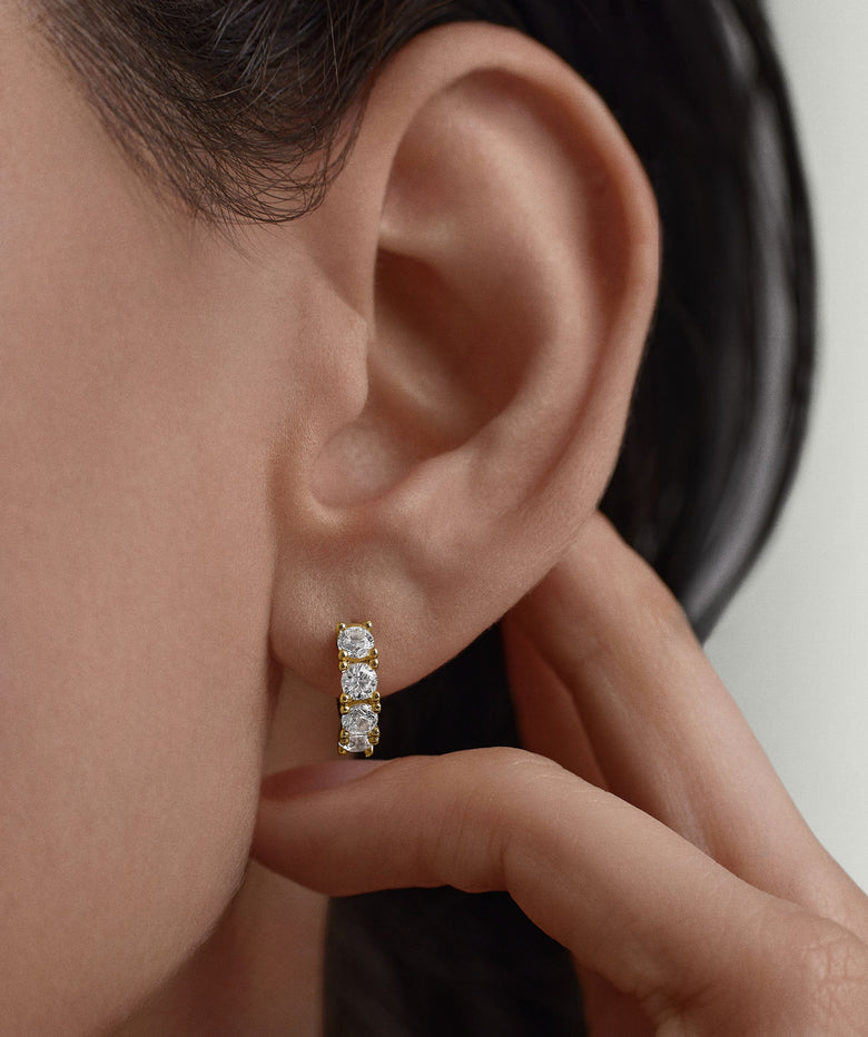 أقراط هاجي مرصعة بياقوت مُصنّع مخبريًا