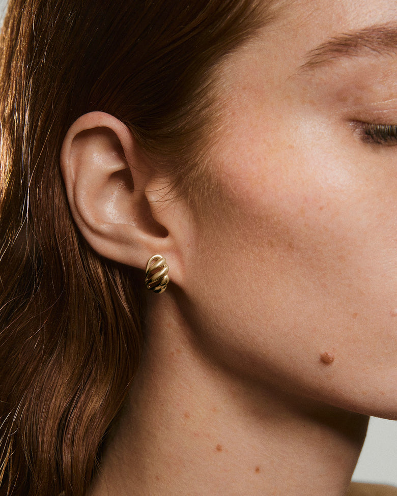 أقراط هاجي بارزة الملمس