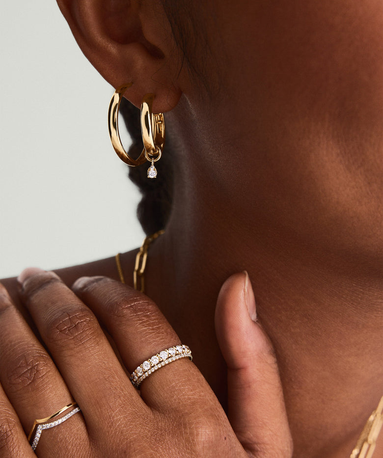 تعليقة للأقراط الحلقية بشكل كمثرى صغيرة مرصعة بالألماس